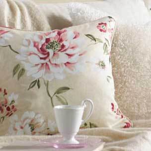 Aurora Piped CC 17x17 Rose