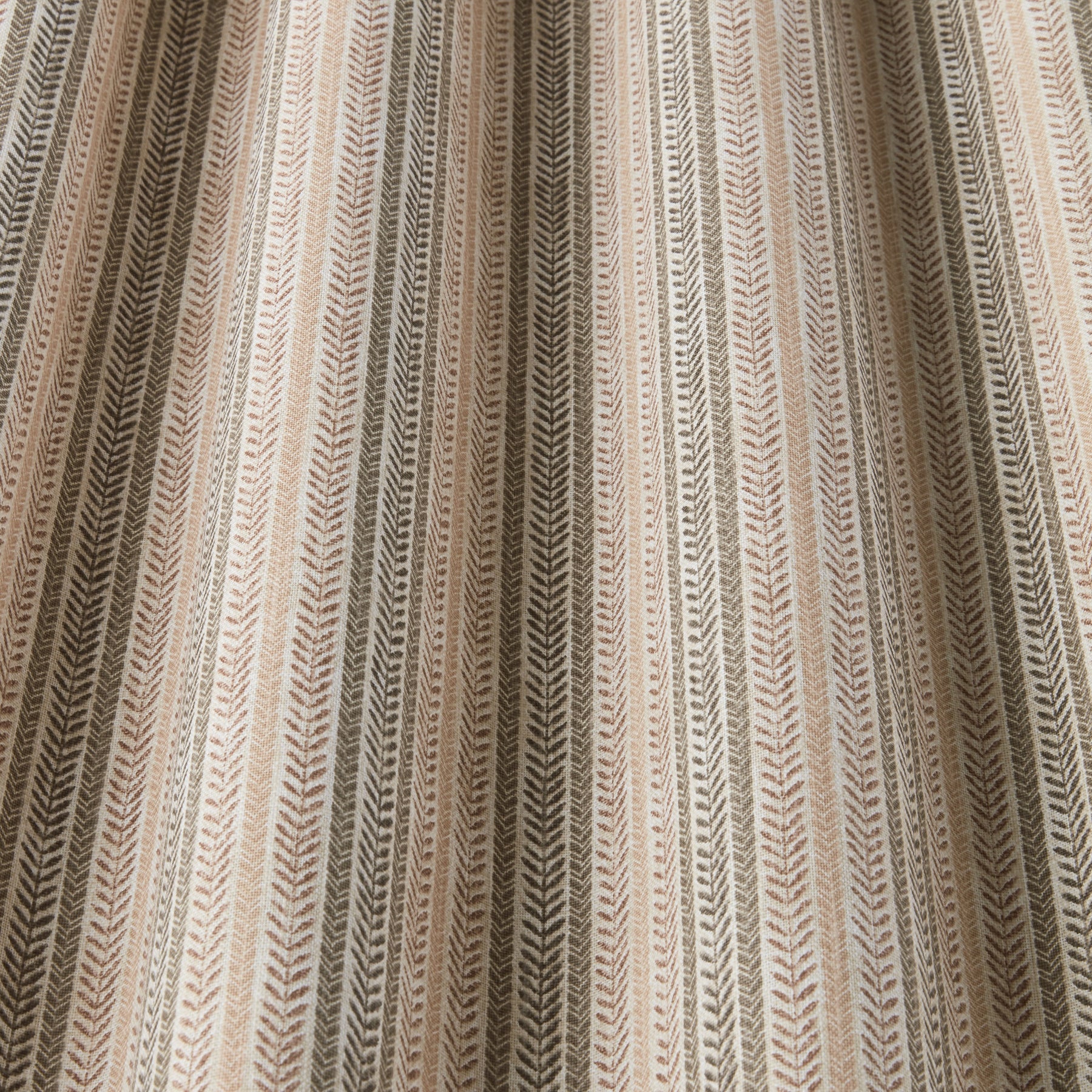 iLiv Picot Fabric Wildrose