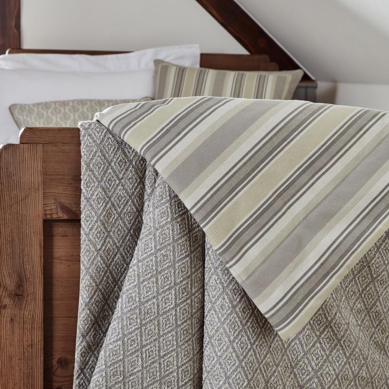 iLiv Hindi Fabric Cloud